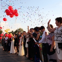Родители омских выпускников заплатили за праздник прощания со школой в среднем 22 тысячи рублей
