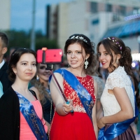 Омские выпускники придут на набережную в карнавальных масках
